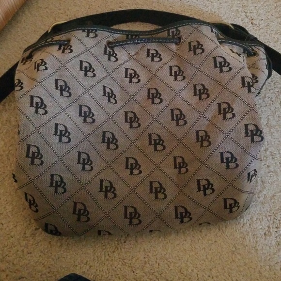 Dooney & Bourke drawstring shoulder Purse - Picture 4 of 8